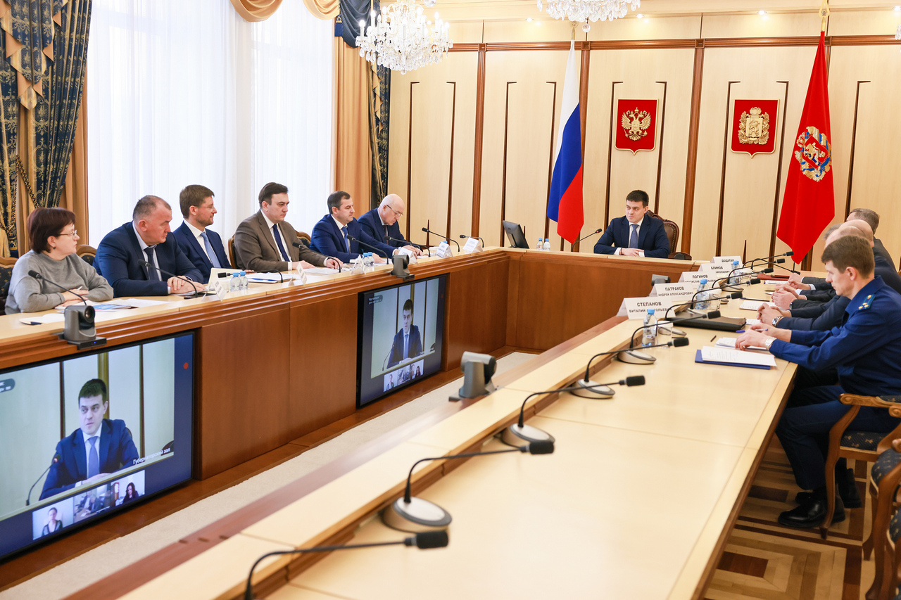 Заседание президиума правительства края под председательством губернатора Михаила Котюкова