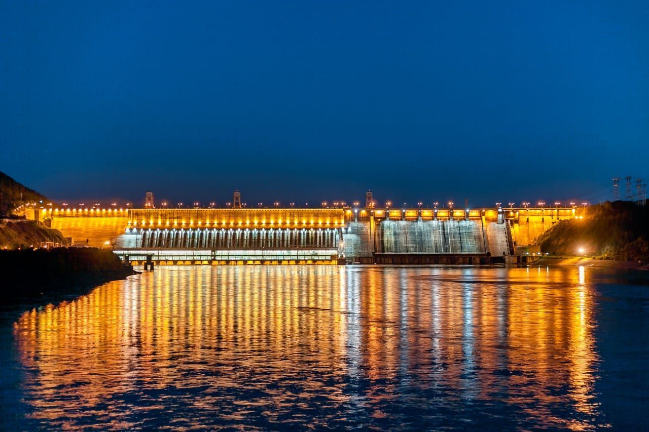 Красноярская ГЭС в подсветке