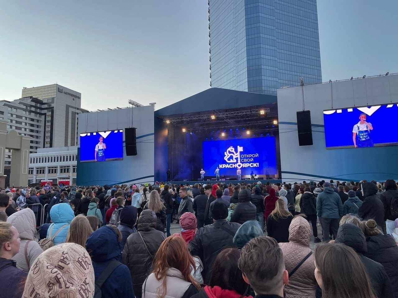Тысячи красноярцев пришли на концерт «Иванушек» в День города