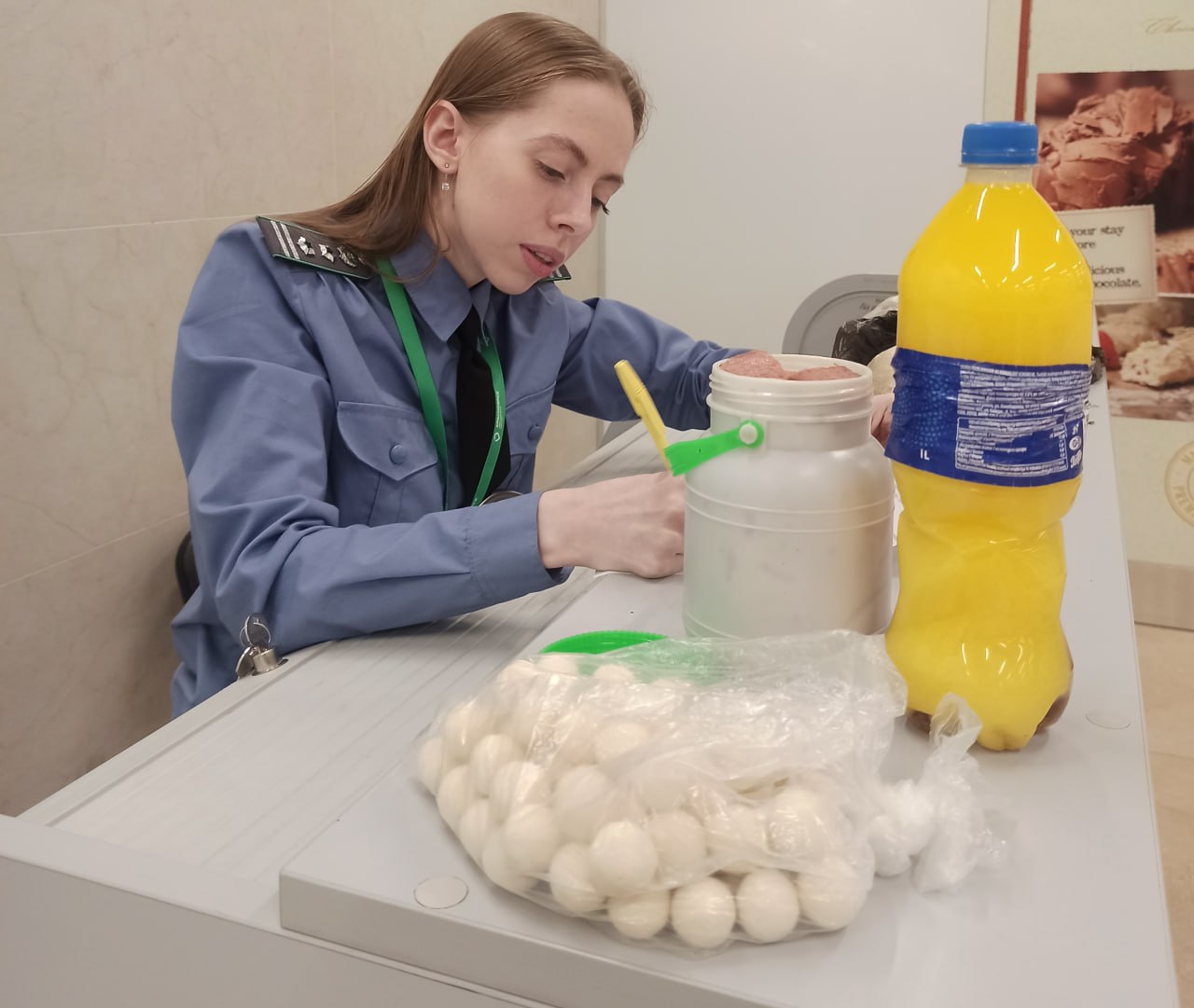 26 кг еды изъяли и сожгли у пассажиров красноярского аэропорта