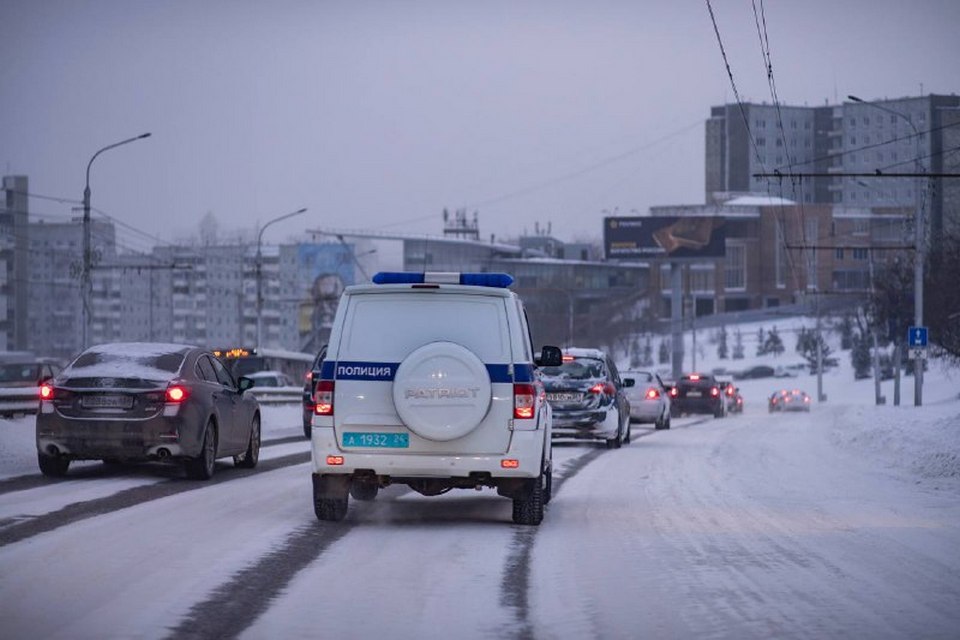 Полиция патрулирует улицы Красноярска зимой