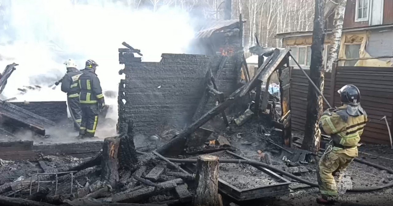В Красноярске сгорел старинный дом