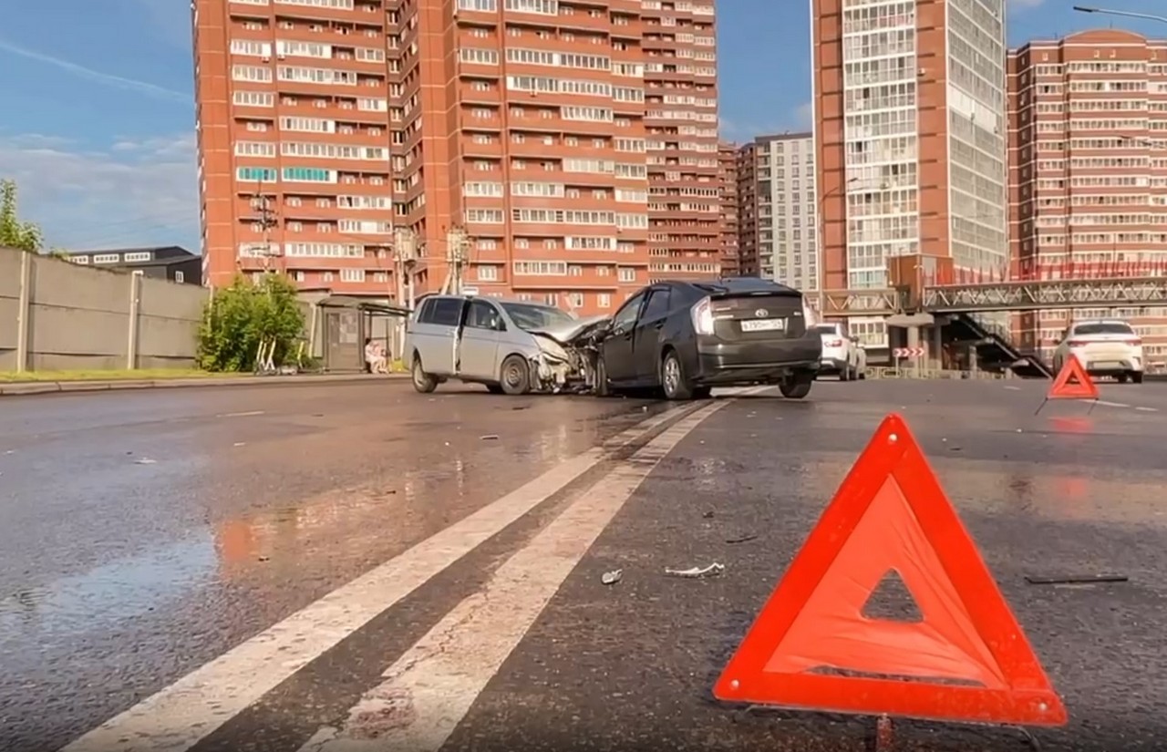 Лобовое ДТП на Калинина