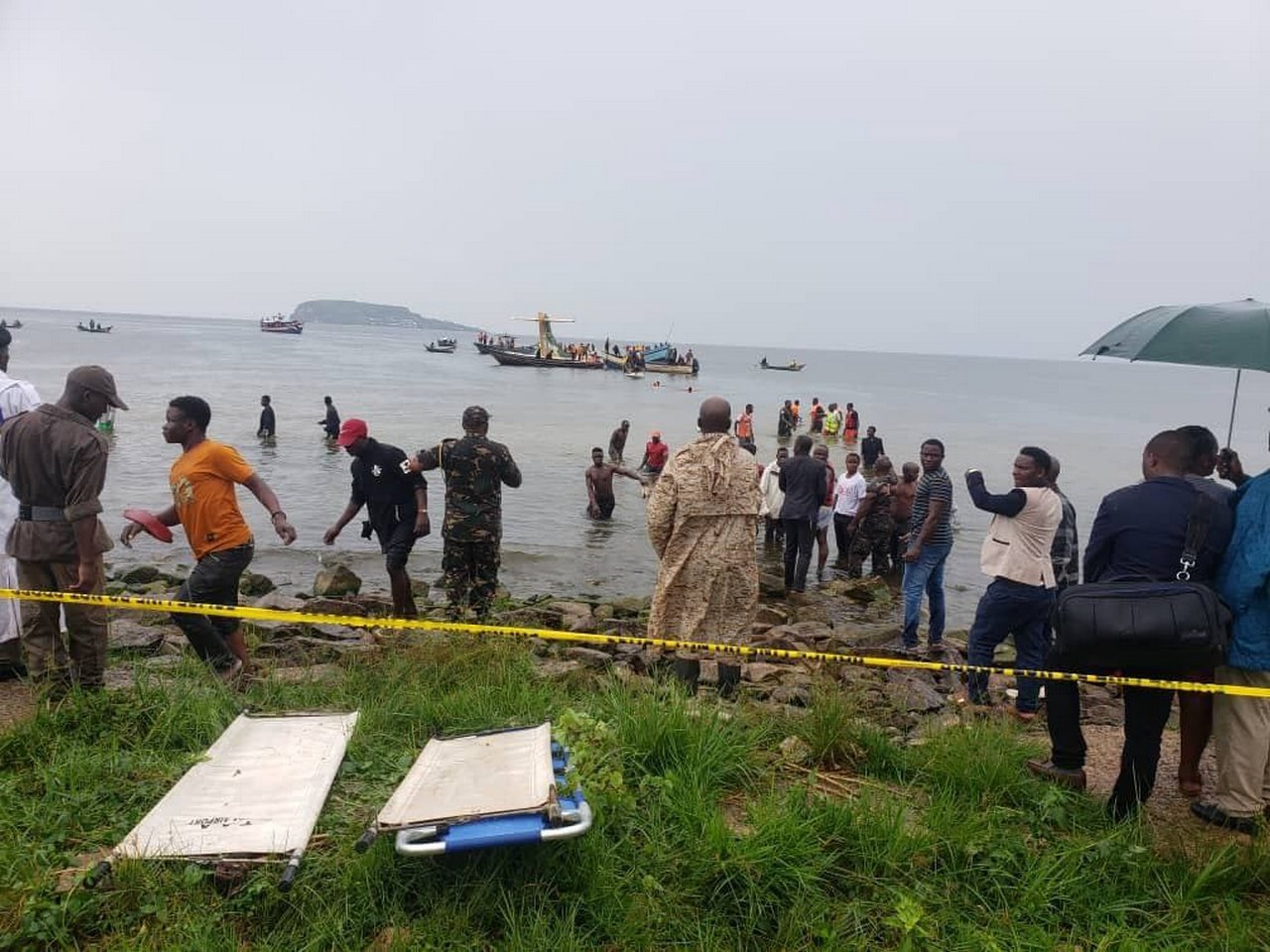 Крушение самолета на озере Виктория в Танзании