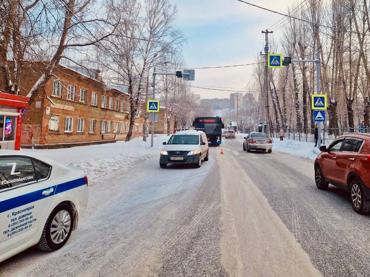 Трех детей сбили в Красноярске на переходах