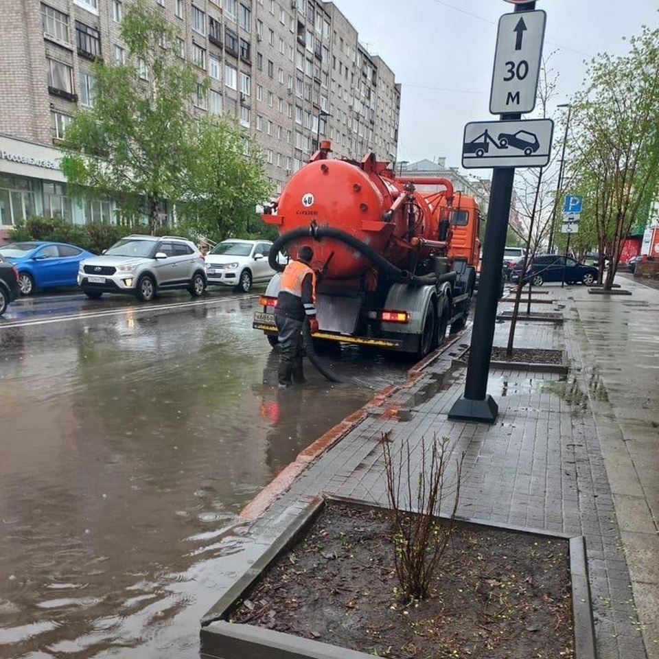 Откачка воды с красноярских улиц