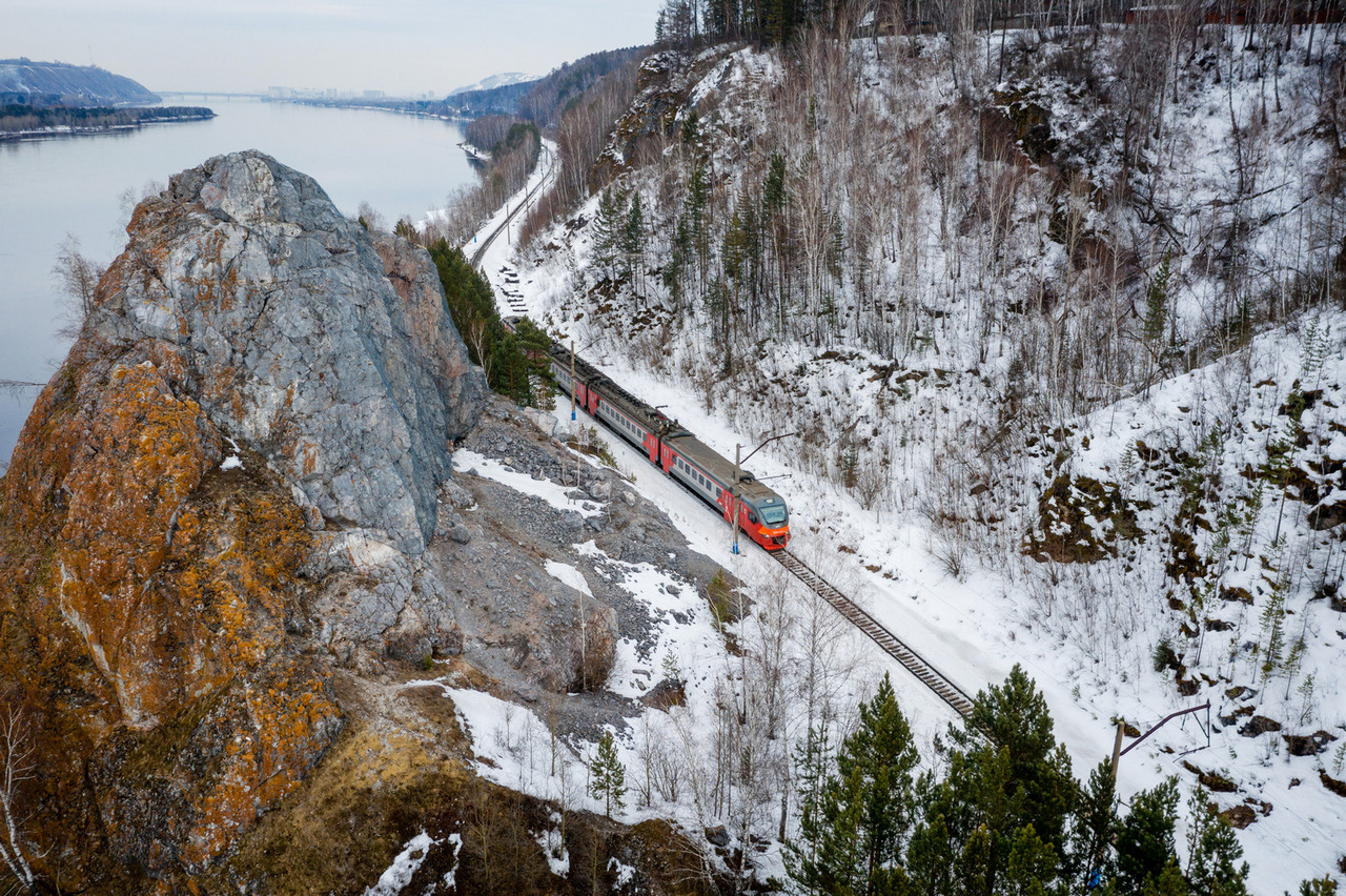 Электричка едет в Дивногорск