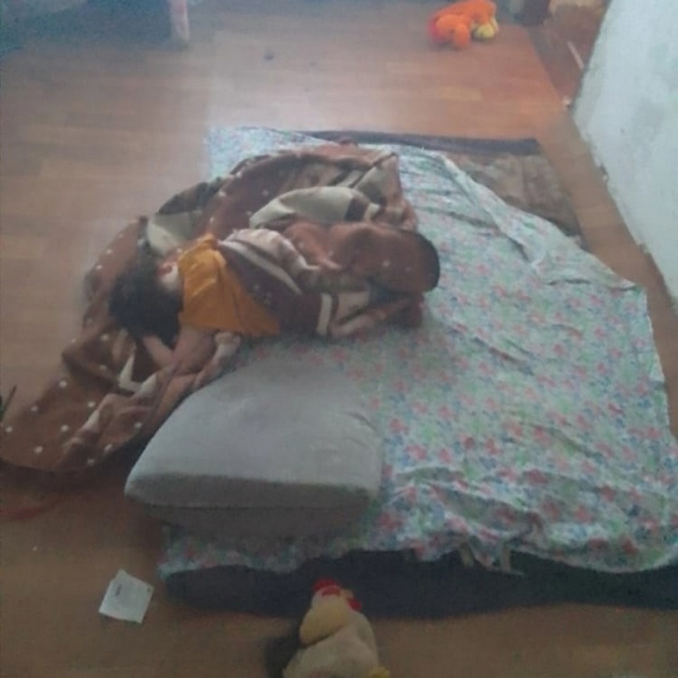 Полиция нашла мать ребенка из неблагополучной квартиры в Ачинске