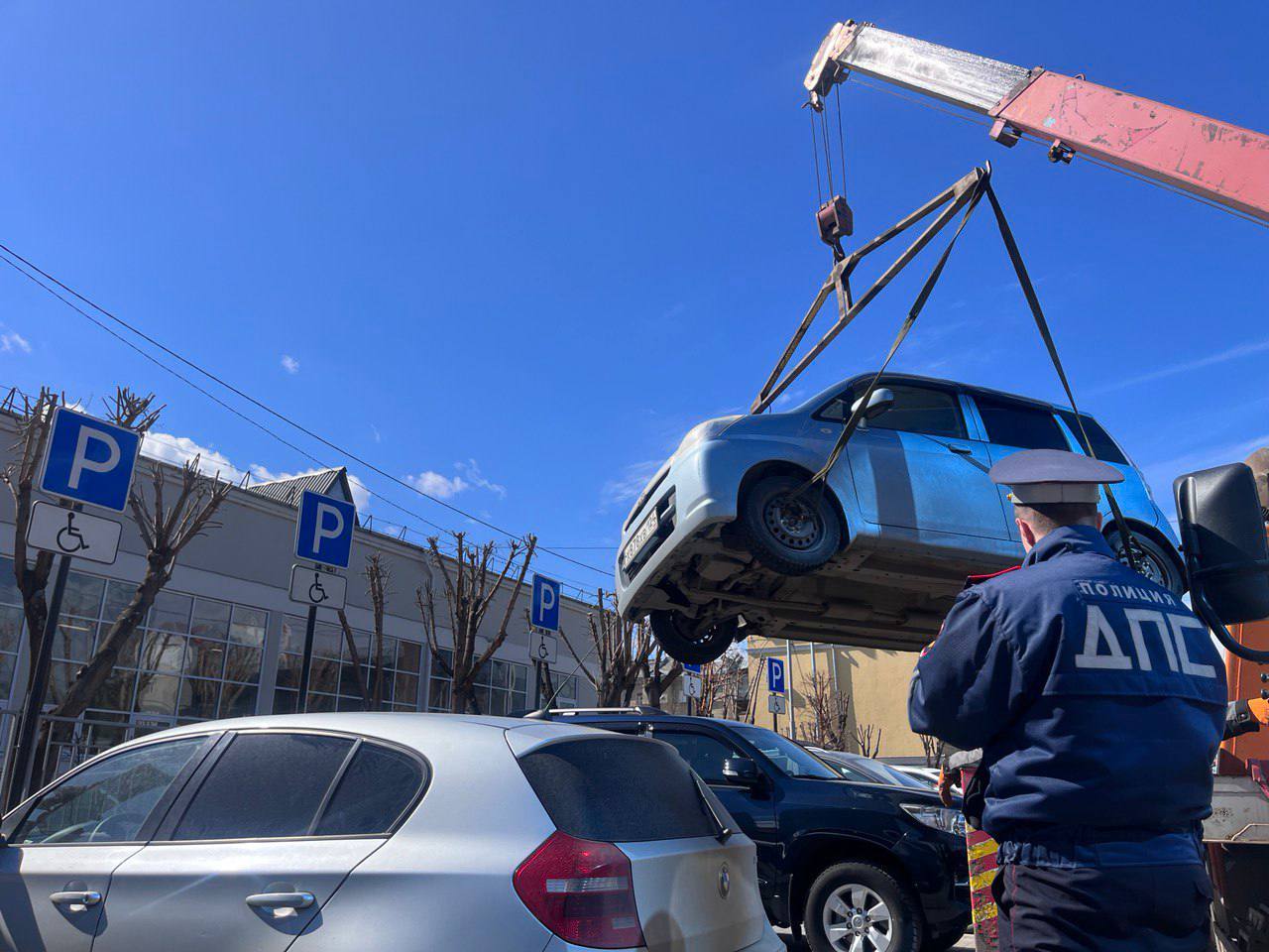 В Красноярске усиливают контроль за нарушителями парковки