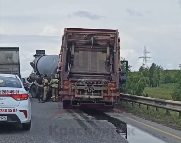 ДТП с большегрузами на Енисейском тракте