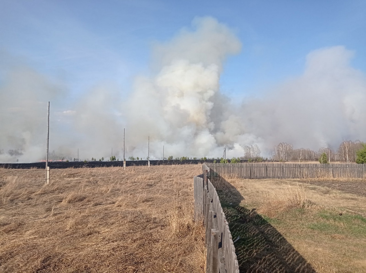 Пожар в деревне Плоское Емельяновского района