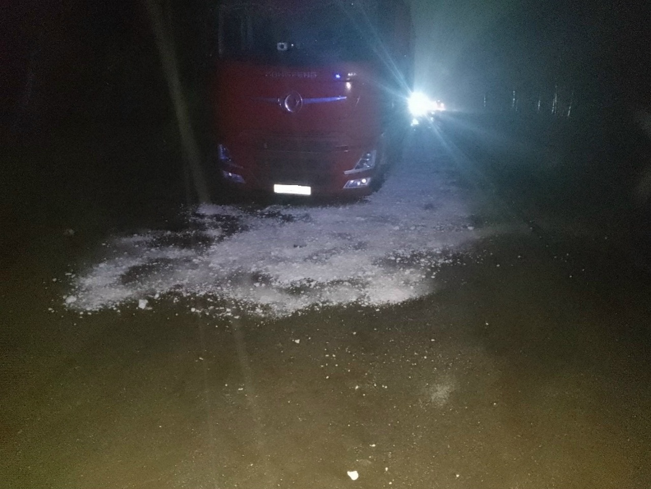 Топливо разлилось из грузовика после ДТП в крае