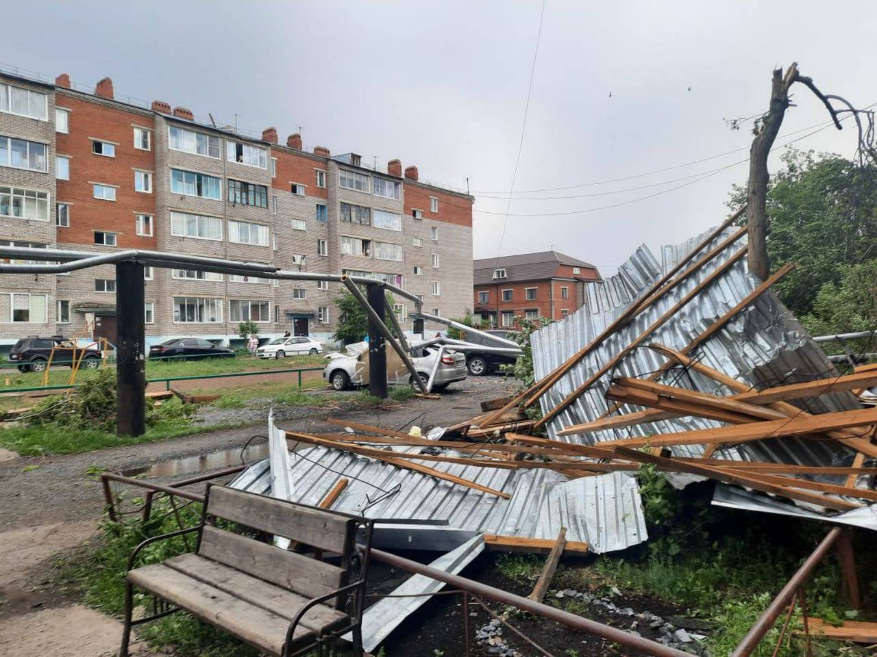 Жителя Боготола убило куском крыши во время урагана