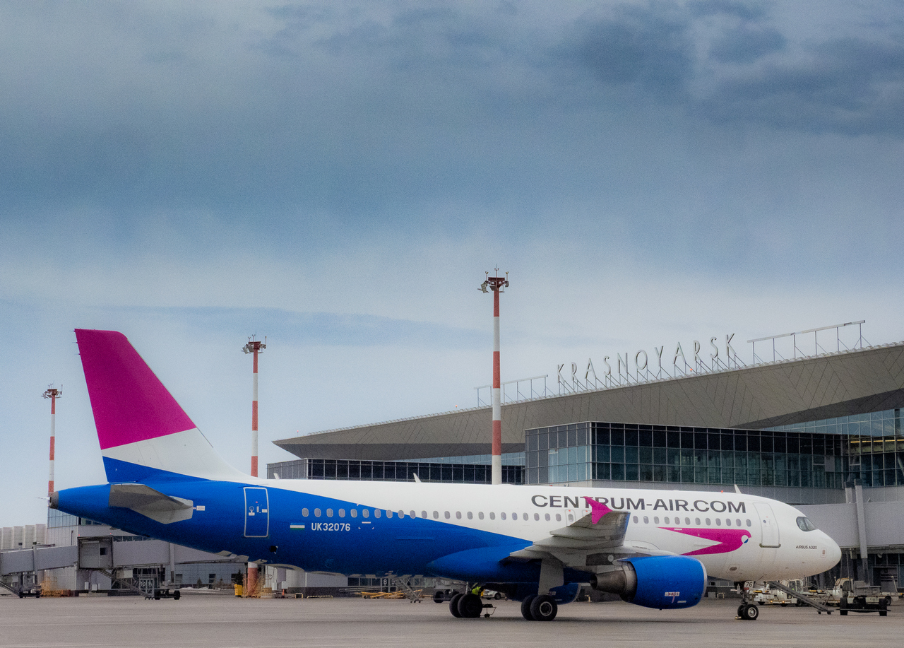В Красноярск прилетел новый авиаперевозчик