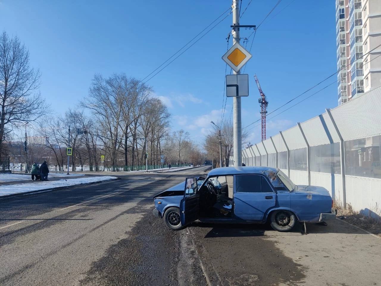 Романтическое свидание закончилось встречей с фонарным столбом