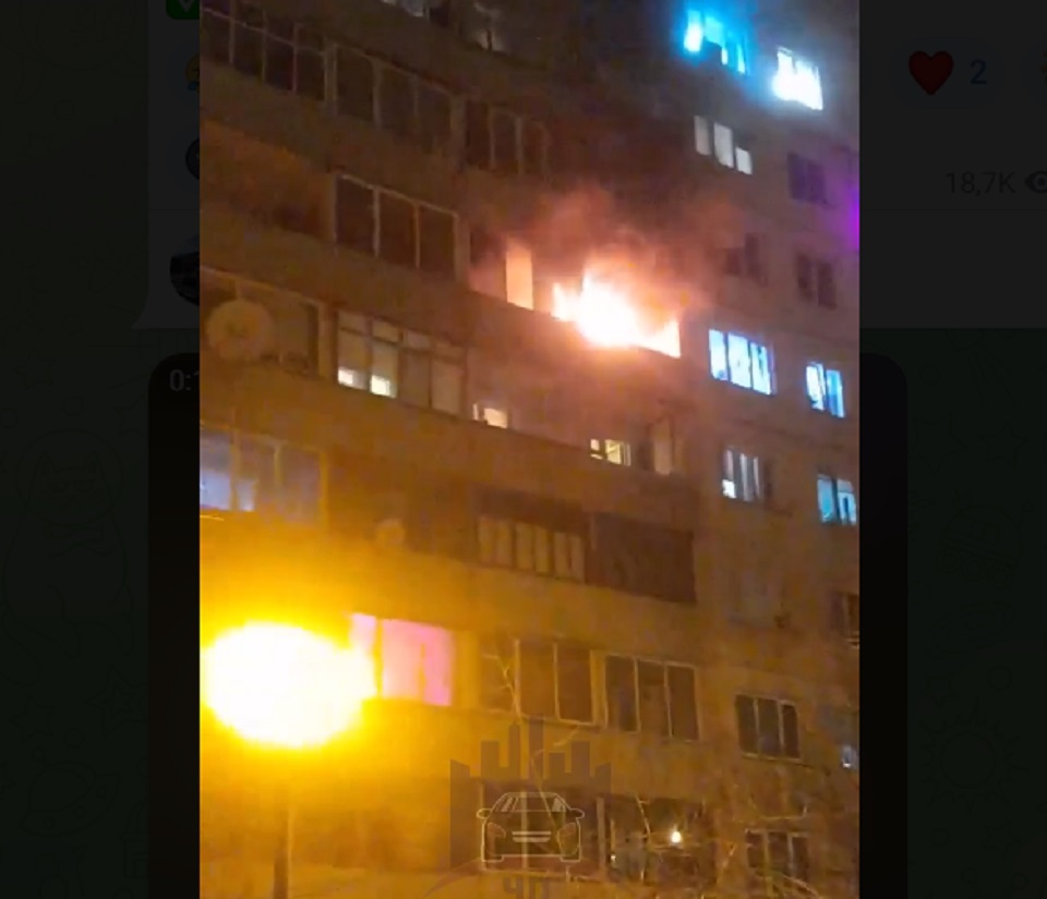 В Энергетиках в Красноярске сгорел балкон многоэтажного дома