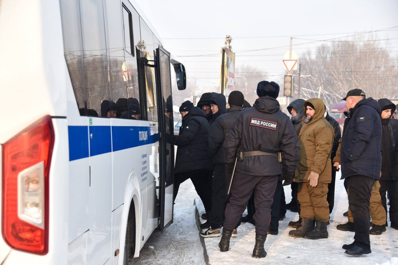 Рейд полиции на рынке в Красноярске