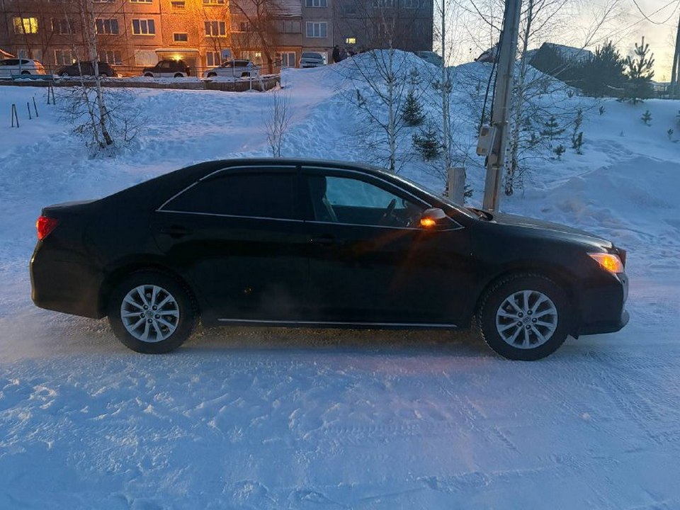 Ребенок скатился с горки под машину в Красноярском крае