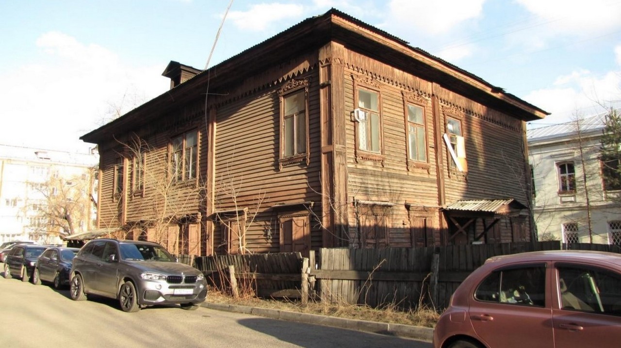 За долгие годы здание перестроили, и оно потеряло первоначальный облик