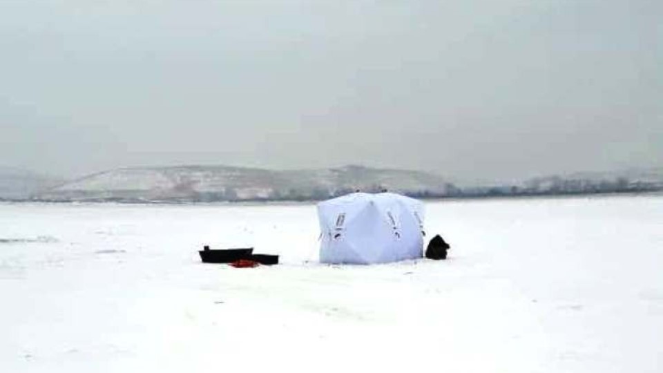 Палатка на льду