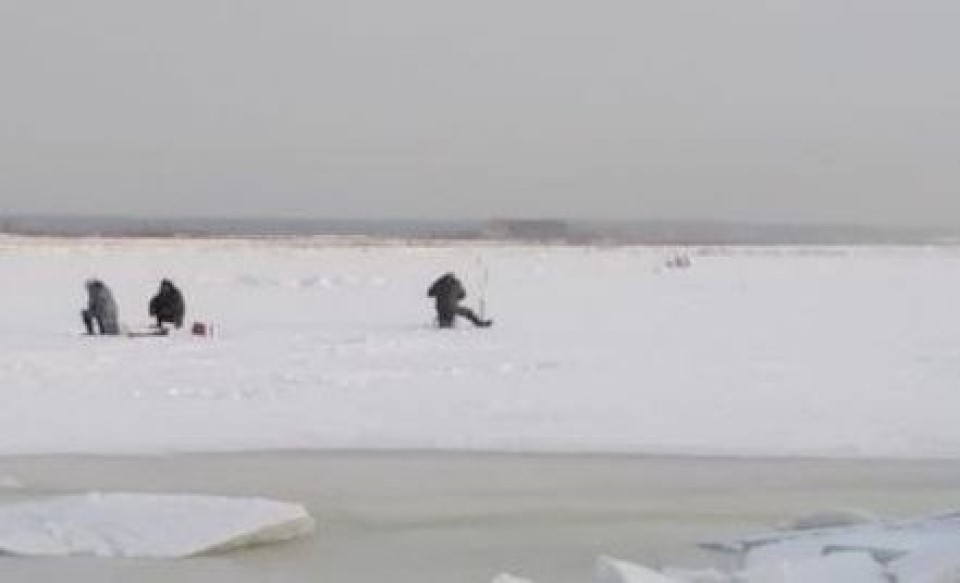Рыбаки на льду