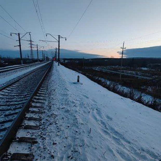 Место, где пострадавший перебегал пути