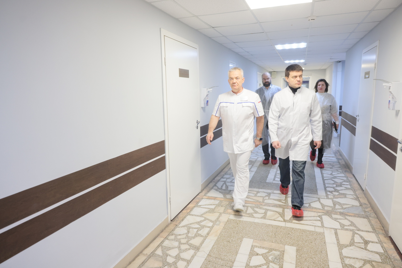 Михаил Котюков навестил бойцов СВО в БСМП