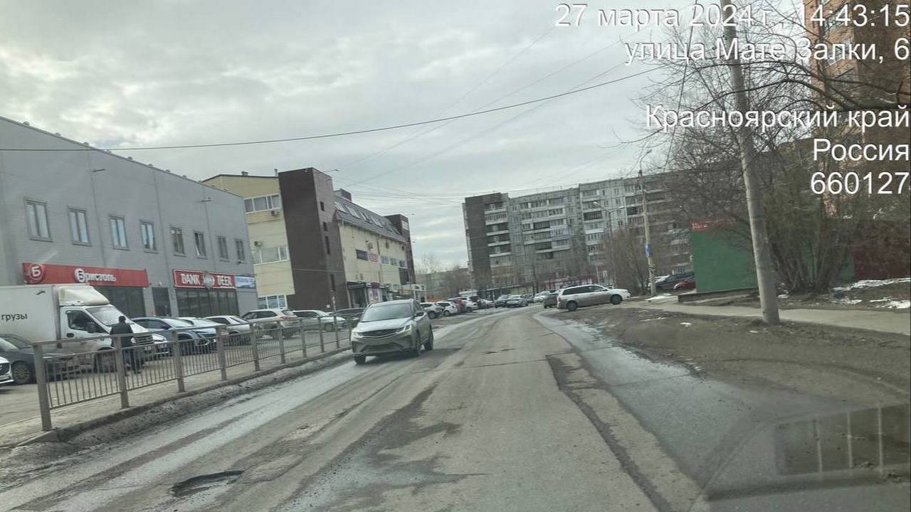 Красноярские дороги с выбоинами после зимы