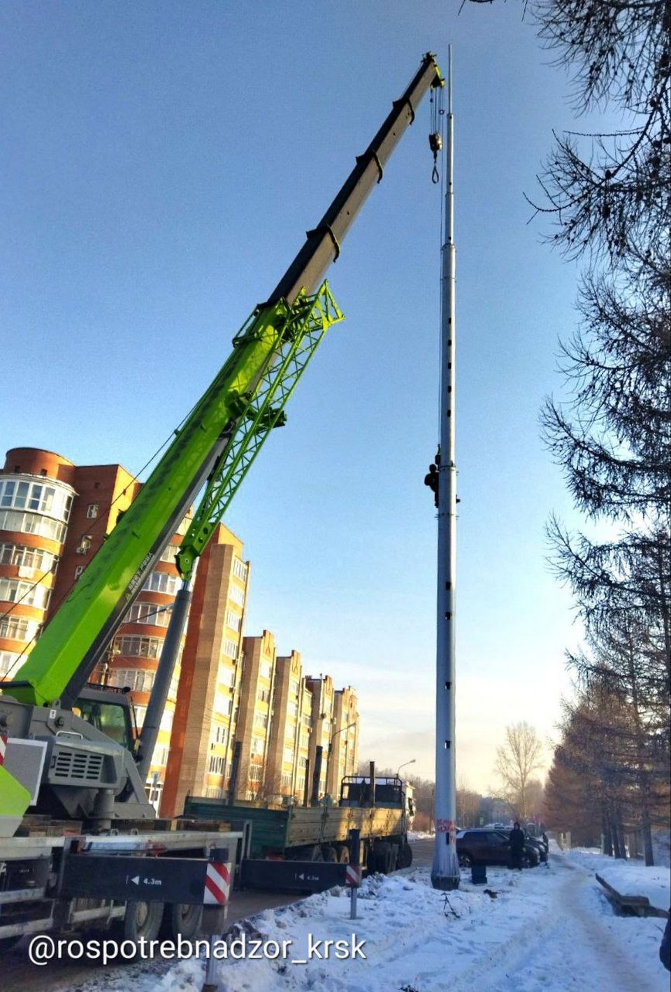 Демонтаж вышки в Академгородке