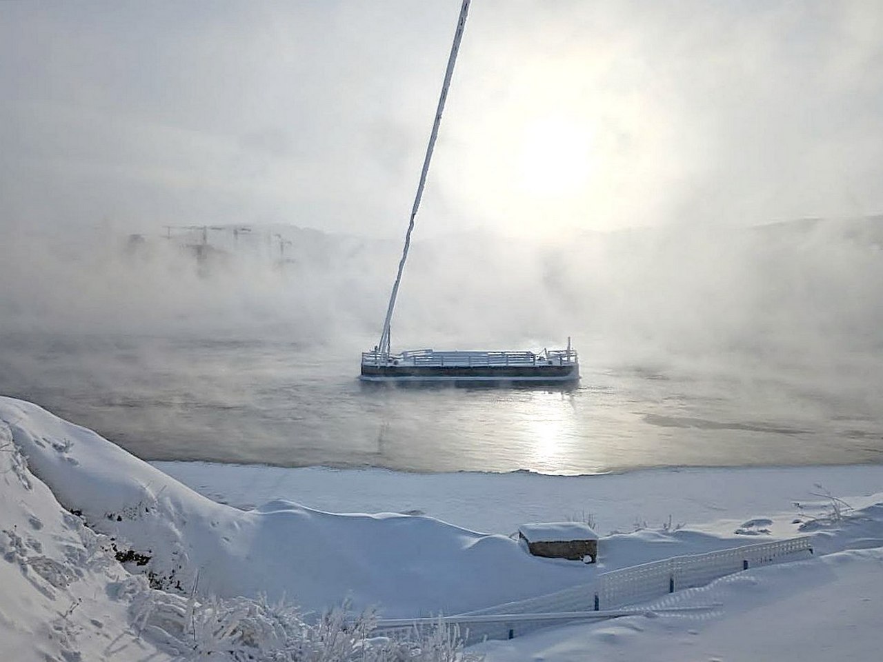 Водозабор на Енисее в морозы