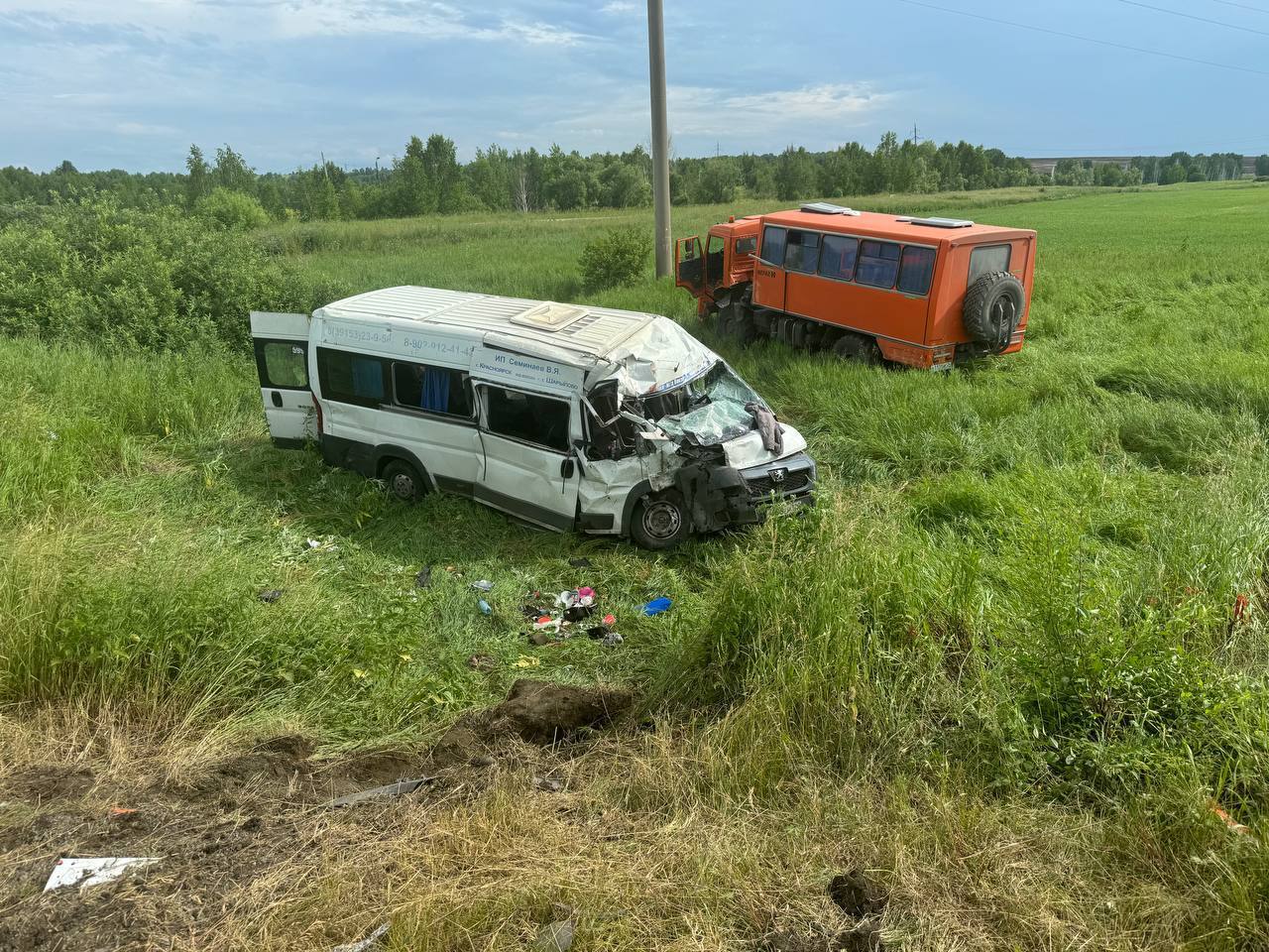 17 пострадавших: Микроавтобус с детьми попал в аварию на трассе в крае