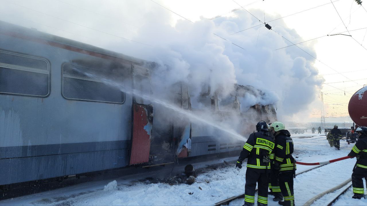 В Красноярске на ж.-д. вокзале сгорел рельсовый автобус