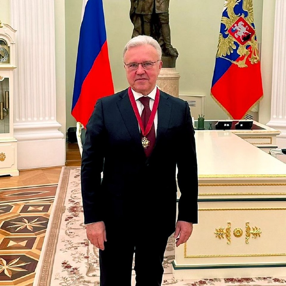 Александр Усс с орденом «За заслуги перед Отечеством» третьей степени