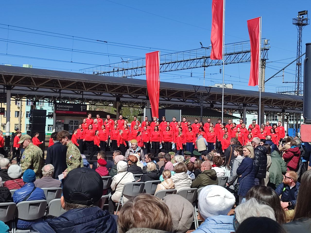 Толпа на вокзале