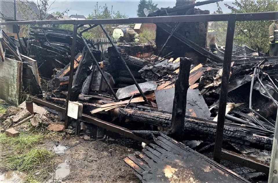 Подростки со скуки спалили дачу в Железногорске