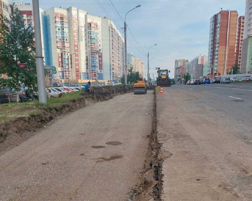 Строят новую остановку в Покровском