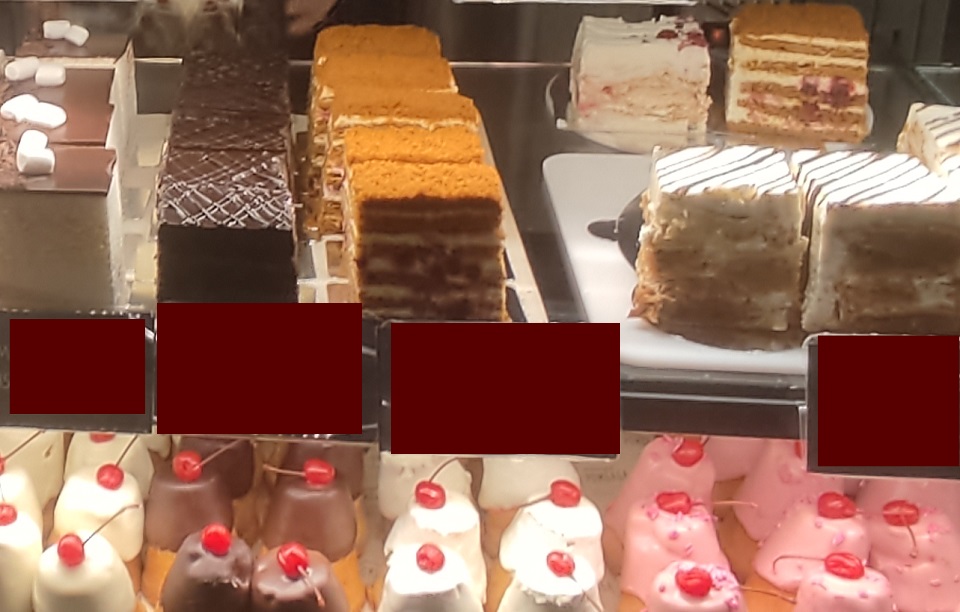 Кондитерские изделия на прилавке