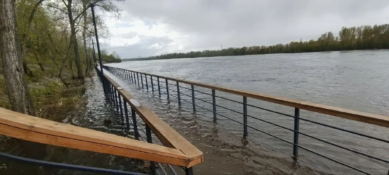 На Красноярской ГЭС увеличили сброс воды: власти следят за ситуацией