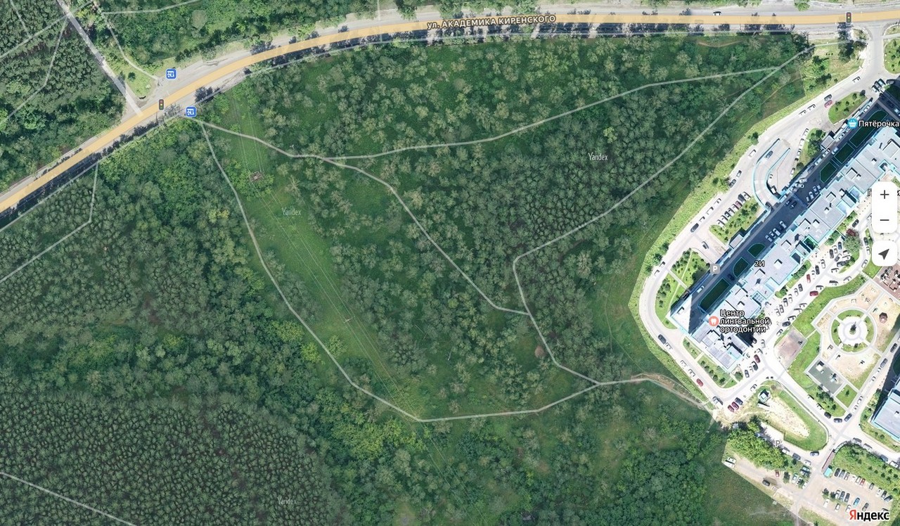 Грунтовка под ЛЭП ведет как раз в нужное место