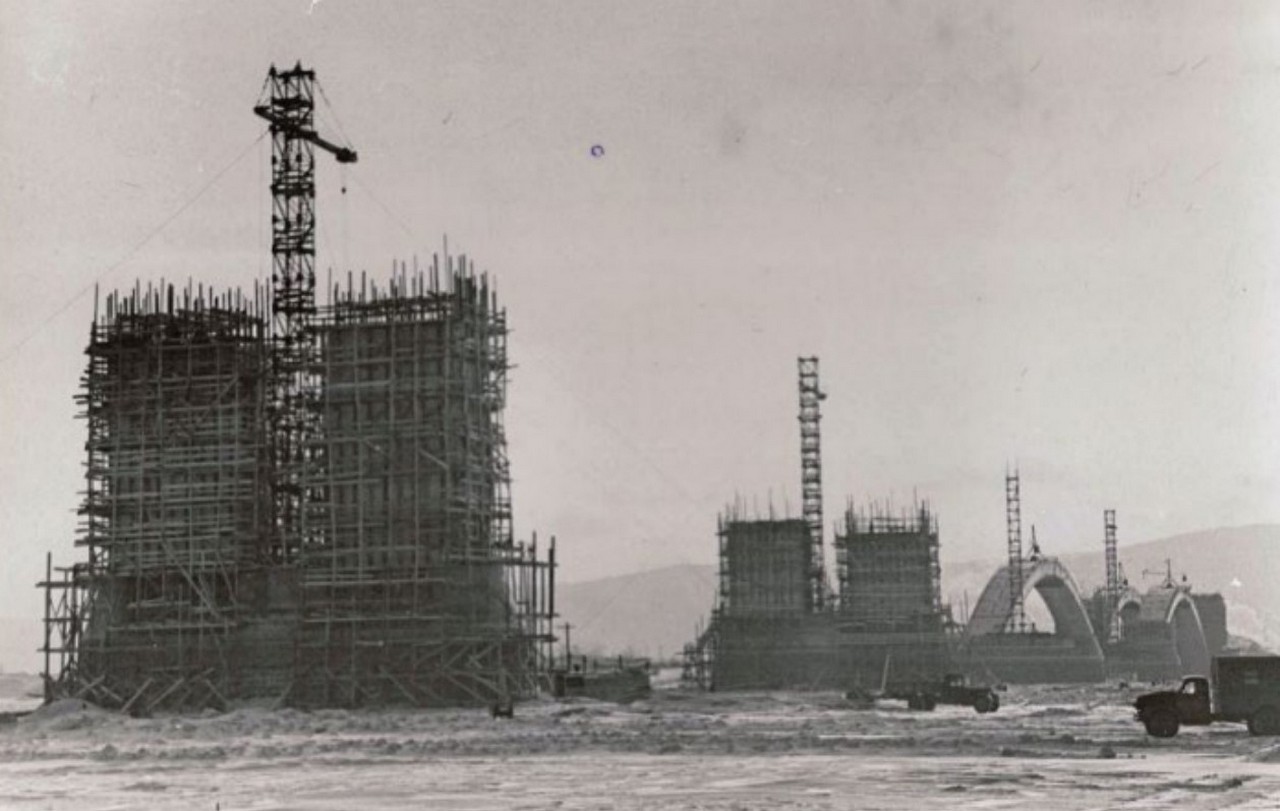 Строительство опор Коммунального моста