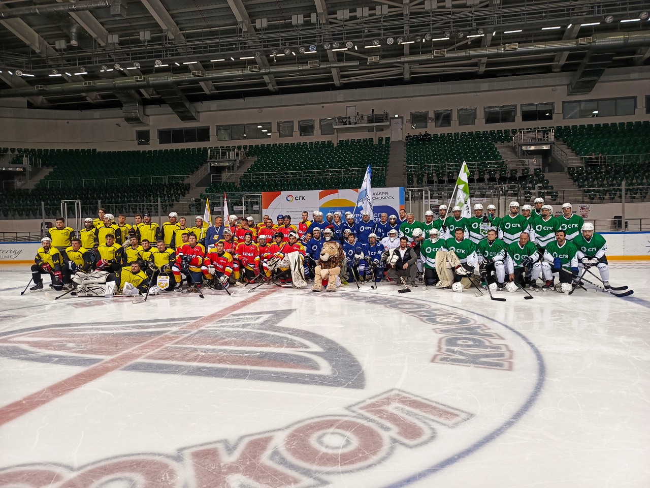 В Красноярске прошел мини-турнир по хоккею с шайбой среди команд СГК