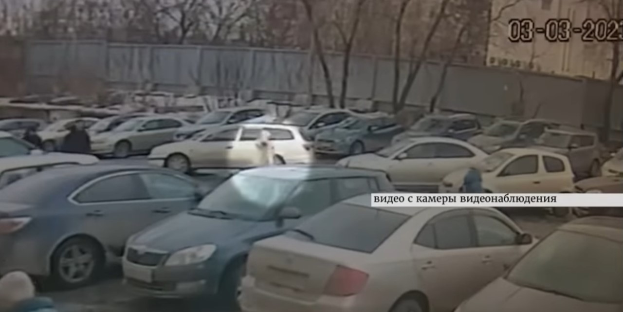 Нина Кузьмина на парковке