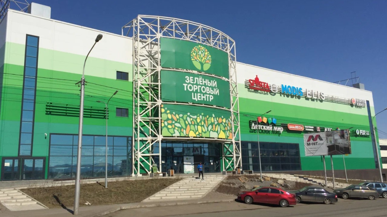 У ТЦ «Зеленый» в Красноярске ликвидируют парковку