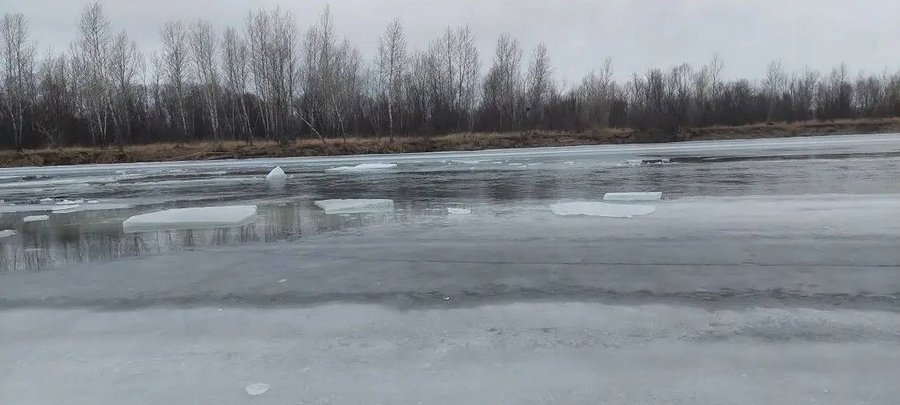 Семилетний мальчик провалился под лед и утонул в Минусинке