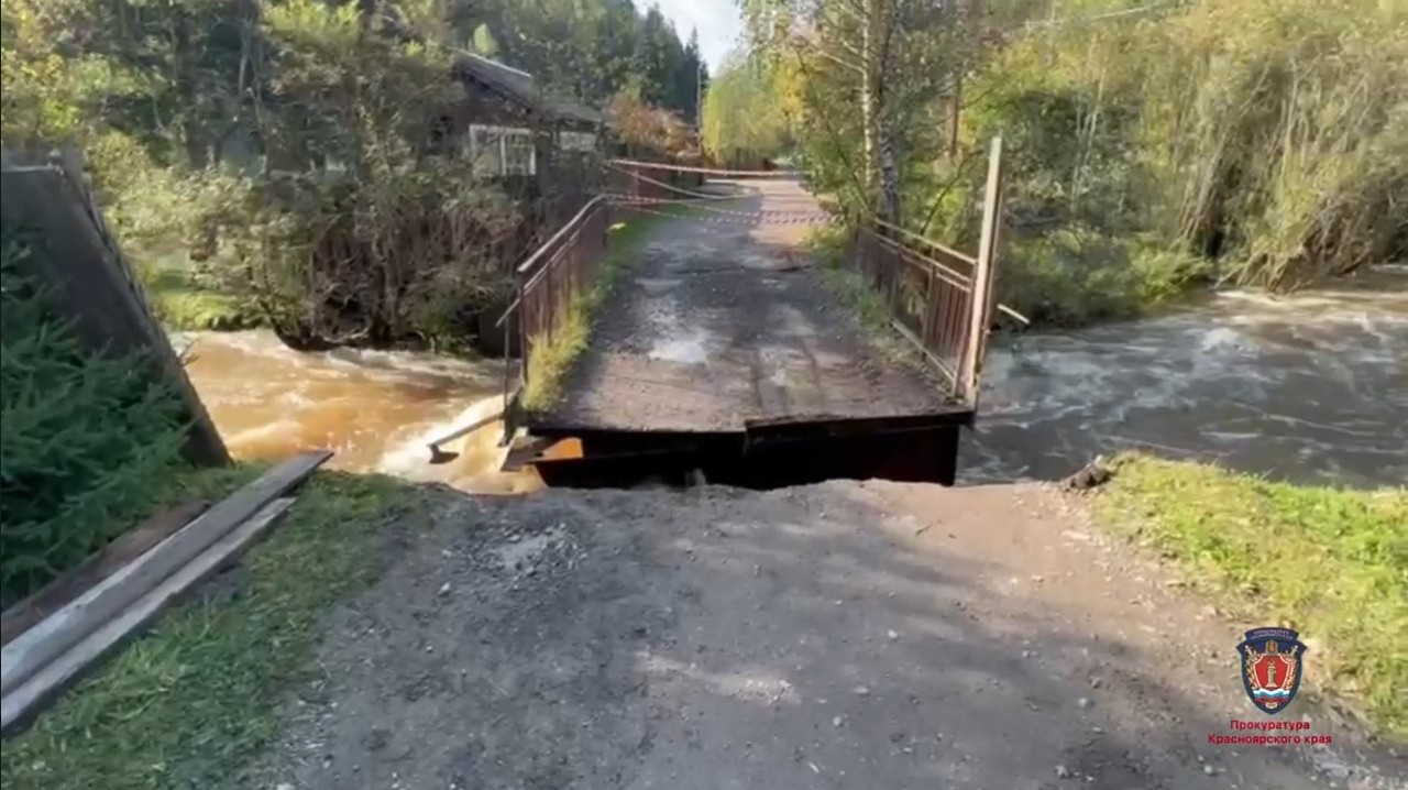 Поврежденный мост в Слизнево