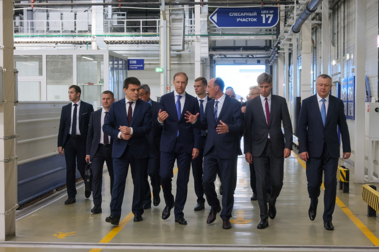 Министр промышленности оценил производство спутников и лития в крае