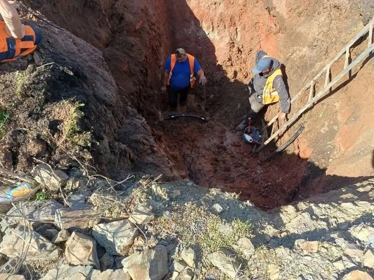 Воду после аварии в Солонцах обещают дать к обеду
