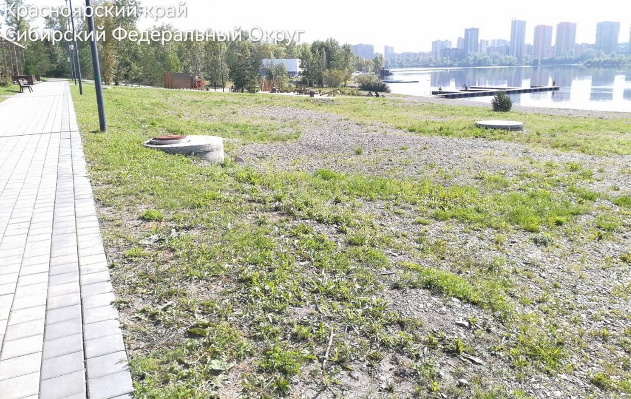 Пляж на Молокова со стороны протоки существует давно. Но его пора облагородить