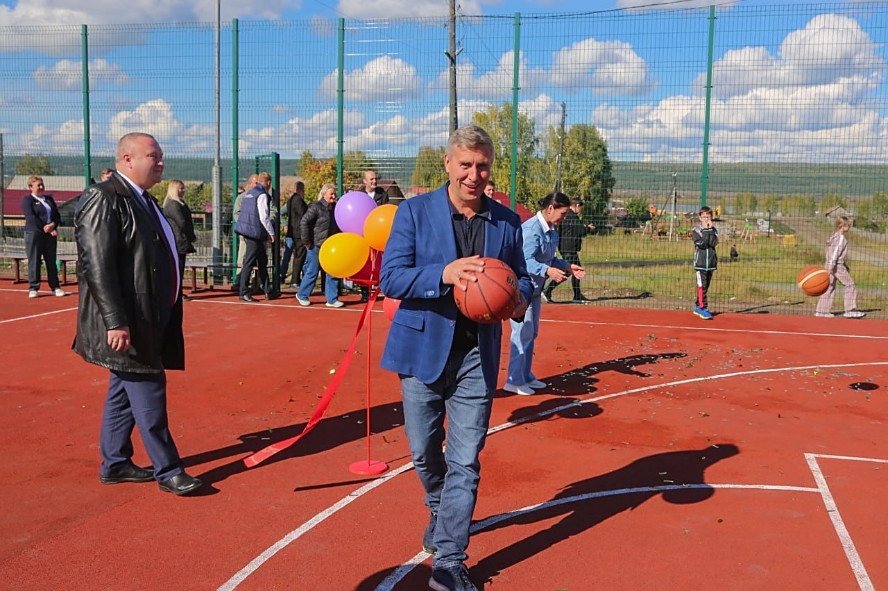 Алексей Додатко оценил ремонт дорог и школы в Богучанском округе