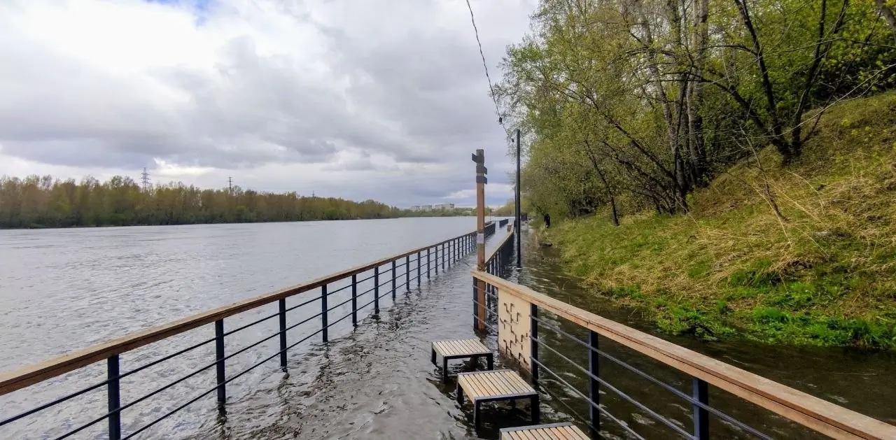 На Красноярской ГЭС увеличили сброс воды: власти следят за ситуацией